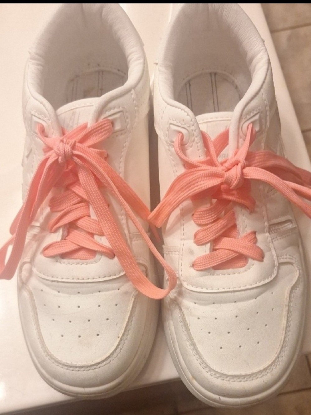 Vintage Havana White Sneakers with Pink Laces - Casual Athletic Shoes